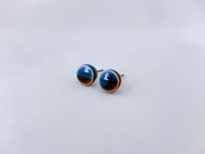 ピアス cylinder blue/brown | iichi 日々の暮らしを心地よくする