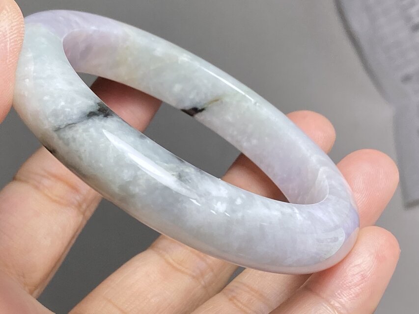 BG9-57 薄白青 56.8mm ミャンマー産 A貨 本翡翠 バングル | iichi 日々