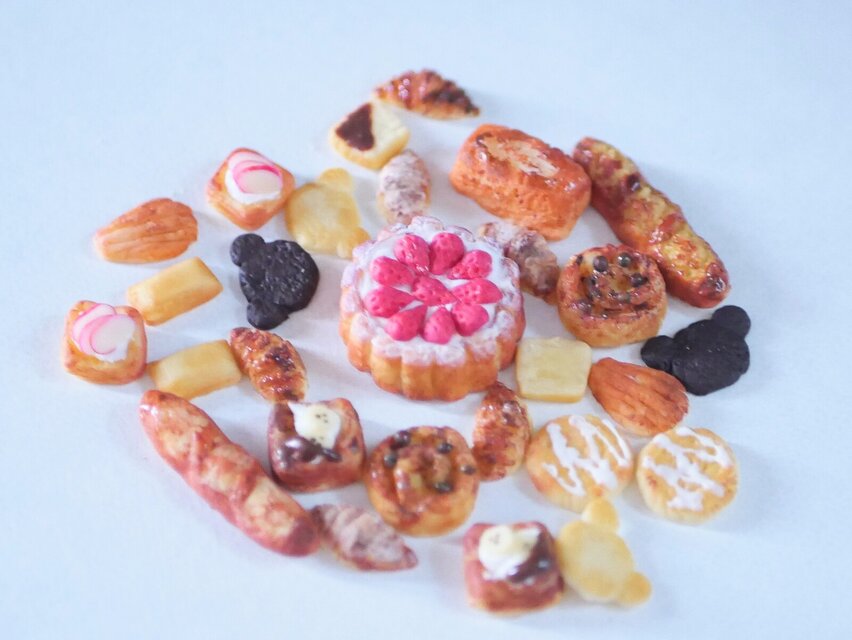 ミニチュアフード パンと焼菓子セット | iichi 日々の暮らしを心地よく