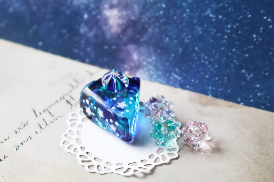 星降る夜のガラスケーキ～夜空のかけら】～ガラスのミニチュア洋菓子店