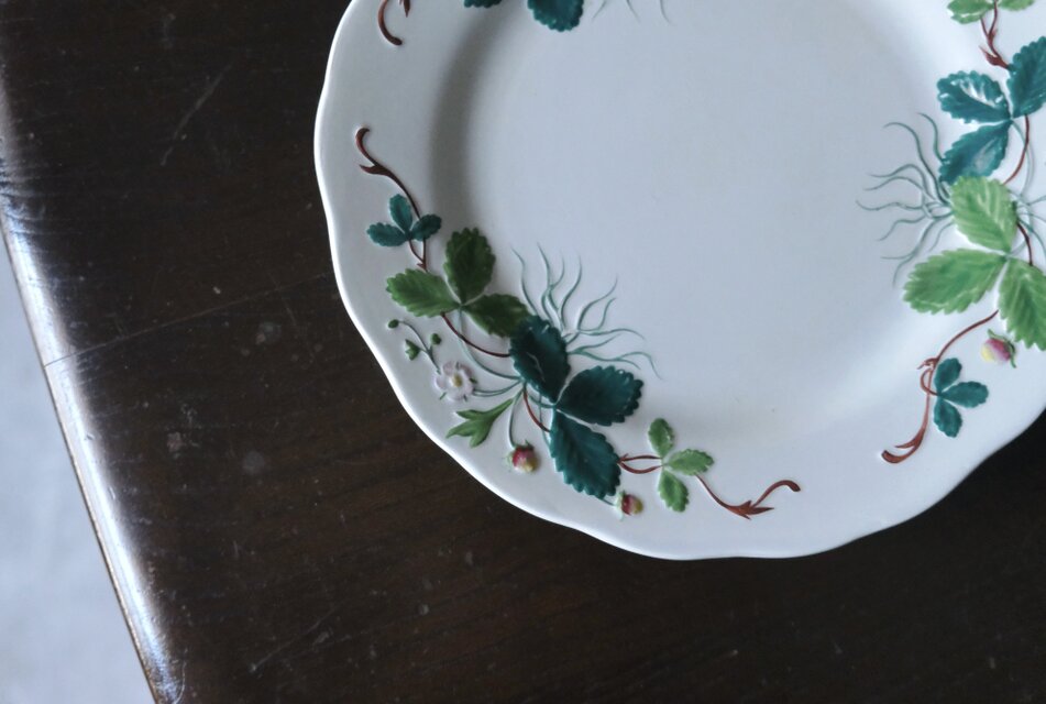 Creil&Montereau 彩色 いちご レリーフ皿 平皿 クレイユエモントロー