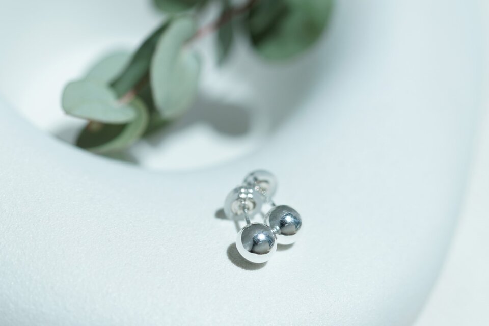 SILVER925 ボールピアス ペア | iichi 日々の暮らしを心地よくする