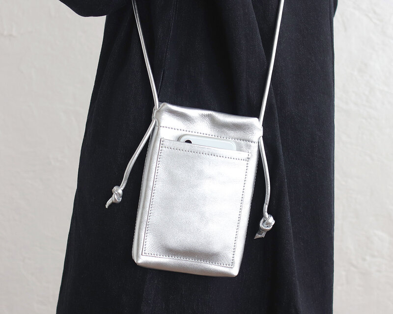 本革スマホショルダー chalk アシスタントポーチにもなるレザー