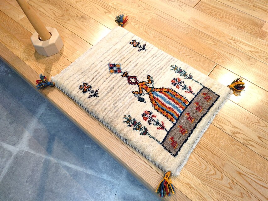 手織り ペルシャ ギャッベ 玄関マット小 58x41㎝ アイボリー 織子さん