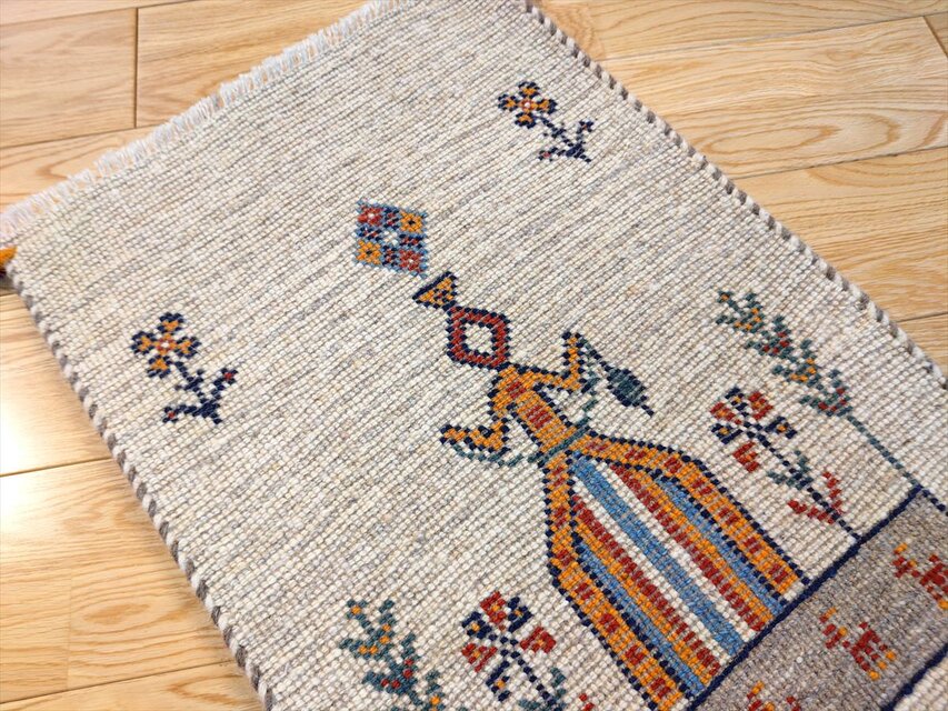 手織り ペルシャ ギャッベ 玄関マット小 58x41㎝ アイボリー 織子さん