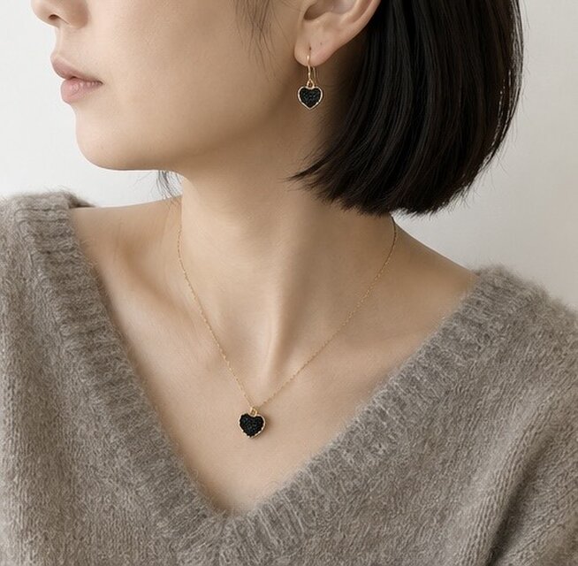 天然石】ハートブラックドゥルージーピアス | iichi 日々の暮らしを