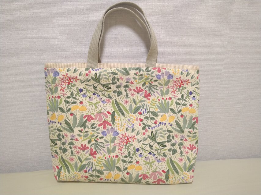 ハンドメイド　オーダー　花柄　ランチョンマット　巾着袋　レッスンバック　など 花柄のレッスンバッグ、上履袋、巾着、ランチマットの4点セット