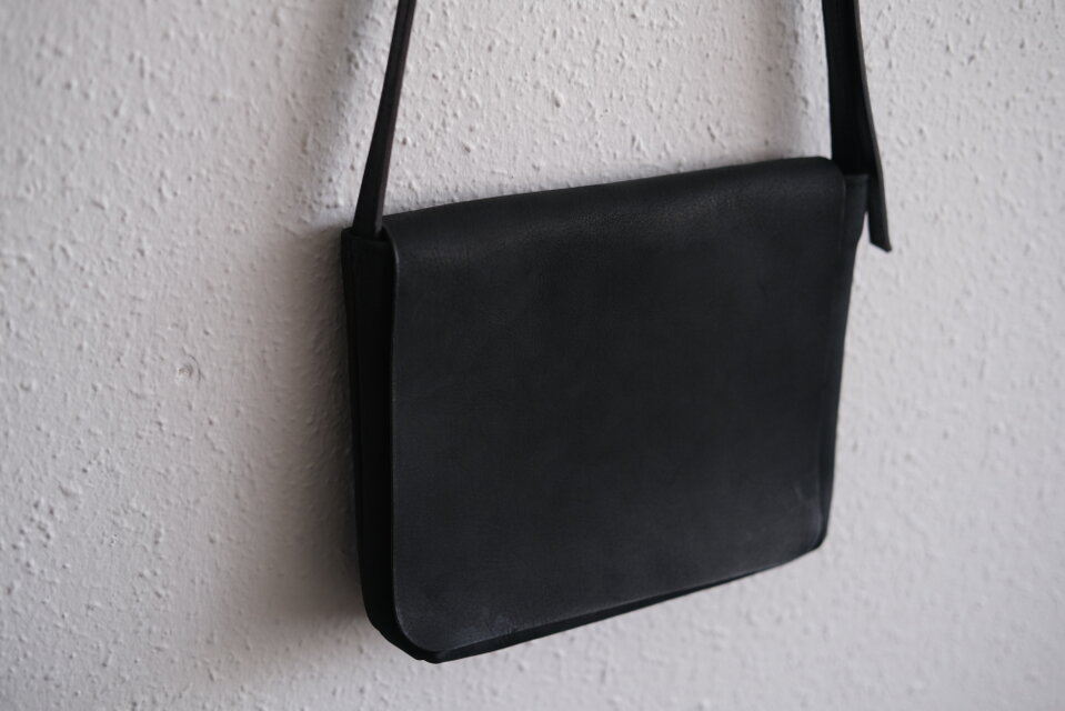 new】レザーショルダーバッグ black ＜XS＞フタつき | iichi 日々の