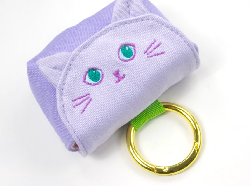 カラビナ付き◎ ねこ ミニミニ イヤホンポーチ ラベンダー | iichi