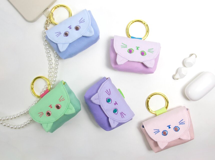カラビナ付き◎ ねこ ミニミニ イヤホンポーチ ラベンダー | iichi