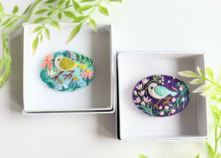 ハンドメイド刺繍ブローチ 2-72 巣立ち、トキの親子 ハンドメイド刺繍ブローチ 2-72 巣立ち、トキの親子 ことりと草花の