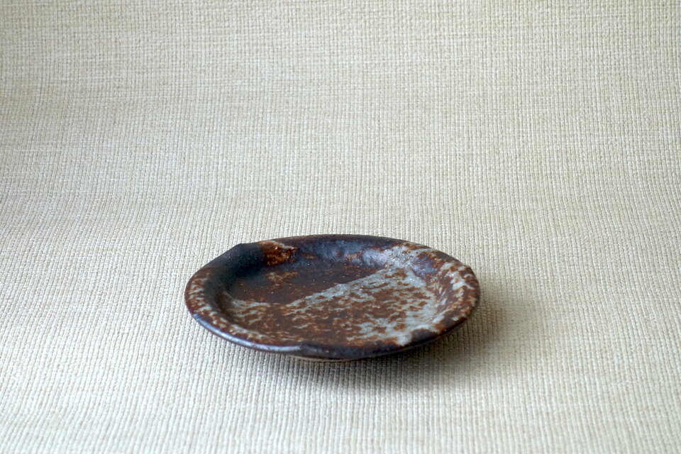 志野輪花皿a | iichi 日々の暮らしを心地よくするハンドメイドや