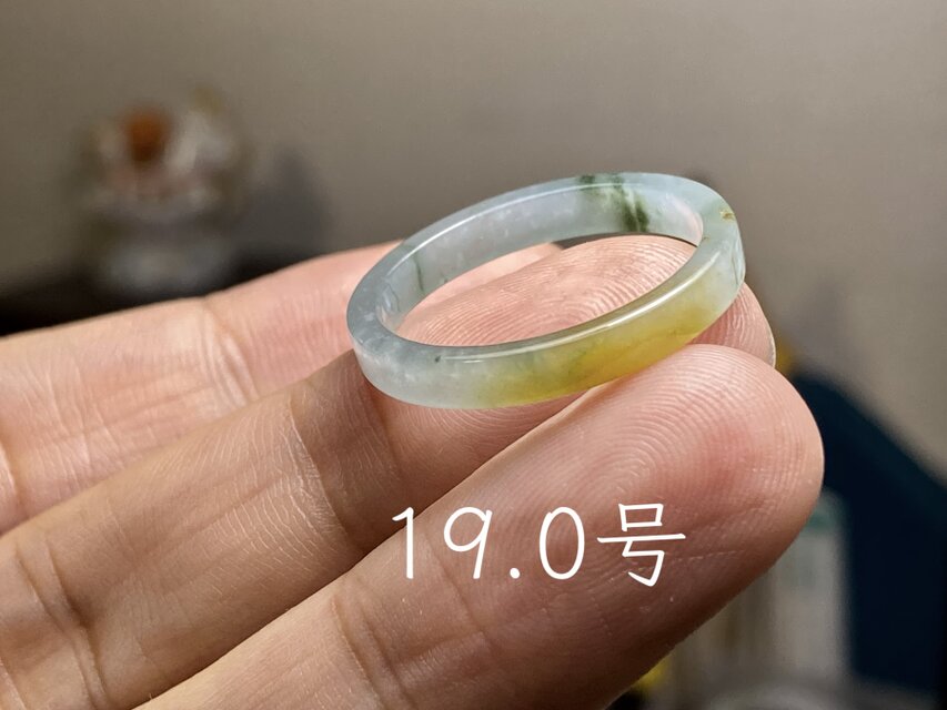 L19-33 氷糯種 黄翡翠 19.0号 グアテマラ産 A貨 本翡翠 くりぬき