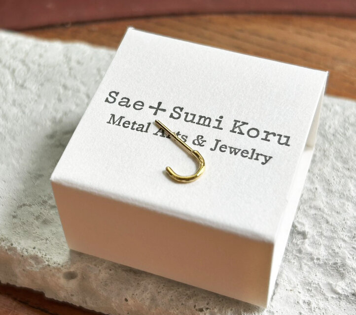 K24純金◇鎚目のついた小さなフープピアス◇k24 pure gold Foop Studs