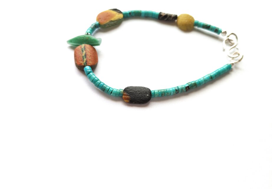 古代ローマンガラスとターコイズのブレスレット | iichi 日々の暮らし
