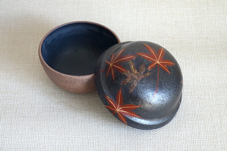 金彩赤絵紅葉鈴形蓋物a | iichi 日々の暮らしを心地よくする