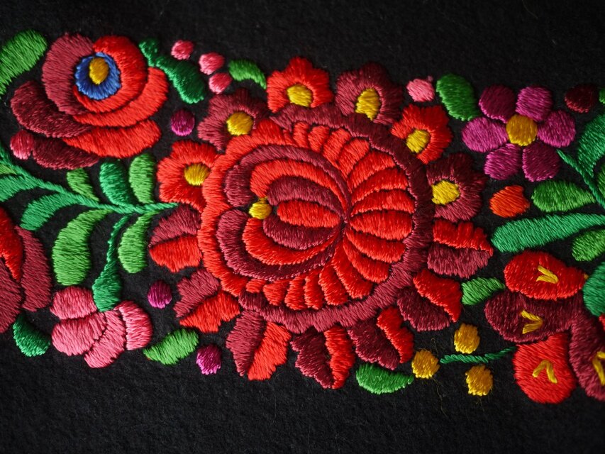 ハンガリー刺繍 タペストリー マチョー セントイシュトヴァン | iichi