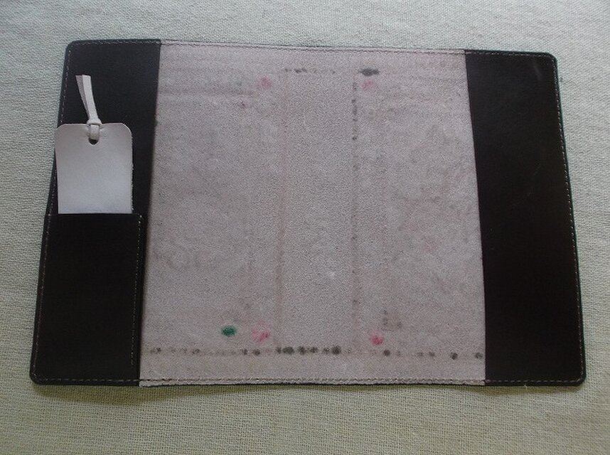 文庫サイズブックカバー 刻印、拭き染め 牛革 | iichi 日々の暮らしを
