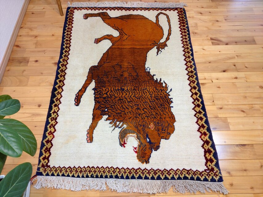 ペルシャ オールドギャッベ ライオン 手織り ラグ 147×105cm キャメル
