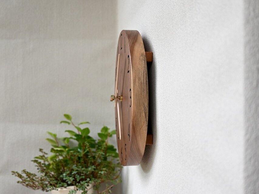 ヤマメ　木製　壁掛け　装飾品 ヤマメ｜木製掛け時計｜直径23cm｜静音｜一点もの【2605】 | iichi