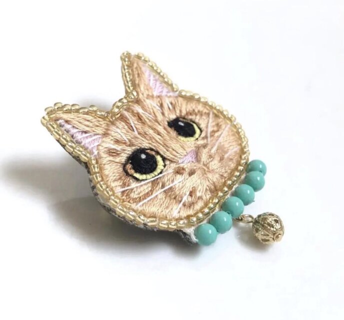 茶トラ バッグチャーム】手刺繍 2way仕様(ブローチ) 猫の日 うちの子