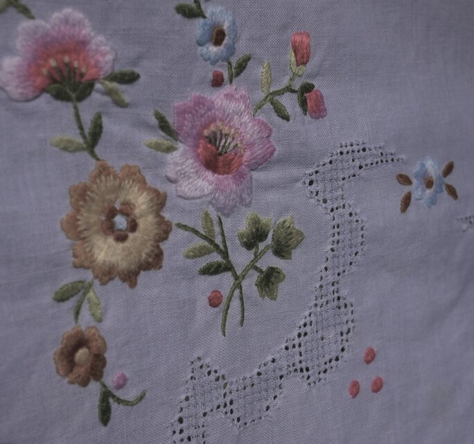桜刺繍 サテンステッチテーブルクロス ドイツヴィンテージ | iichi
