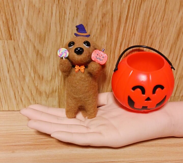 羊毛フェルト ハロウィン ダックスフンドと キャンディ かぼちゃ 羊毛フェルト ハロウィン ダックスフンドと キャンディ かぼちゃ
