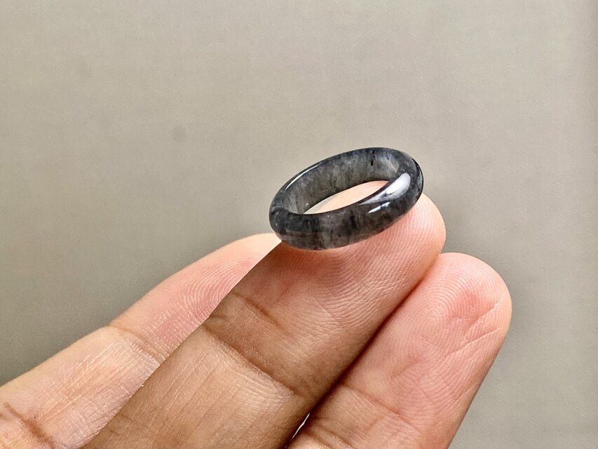 L19-55 ピンキーリング 氷糯種 黒翡翠 1.0号 グアテマラ産 A貨 本翡翠