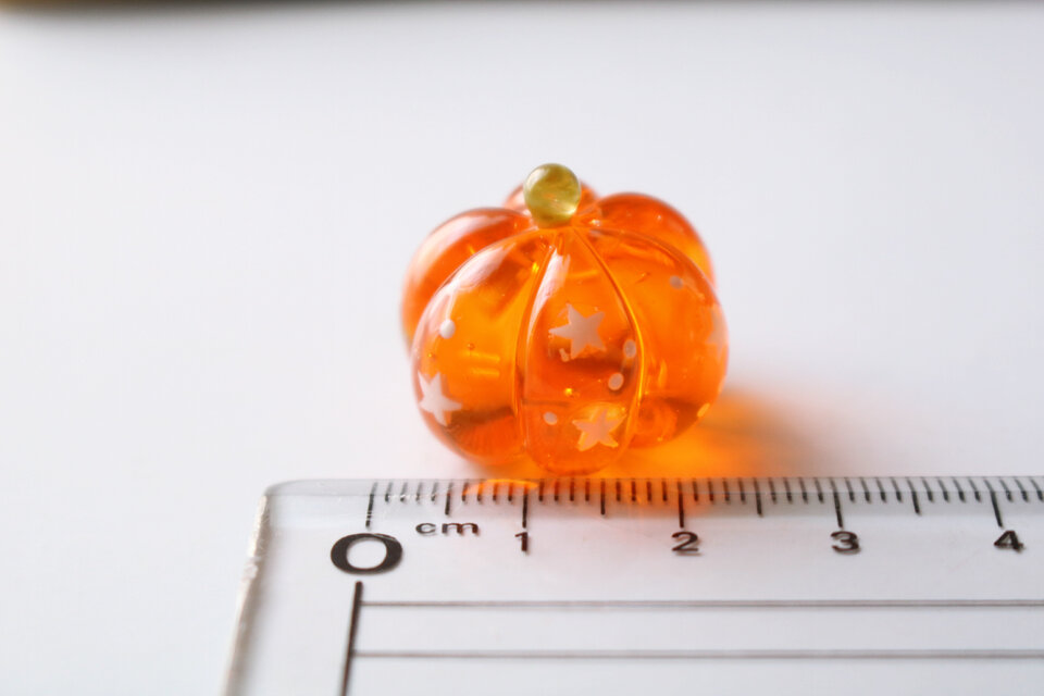 秋灯りの星かぼちゃ】ガラスのミニチュアパンプキンー橙－ | iichi