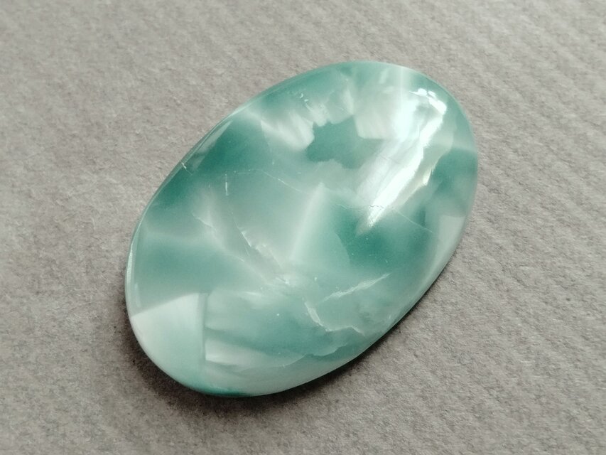 グリーンヘミモルファイト 33x21mm ルース | iichi 日々の暮らしを
