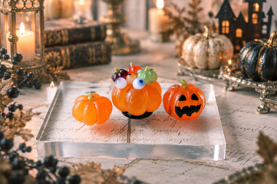 真夜中のハロウィンパーティー】ガラスのミニチュアパンプキン | iichi