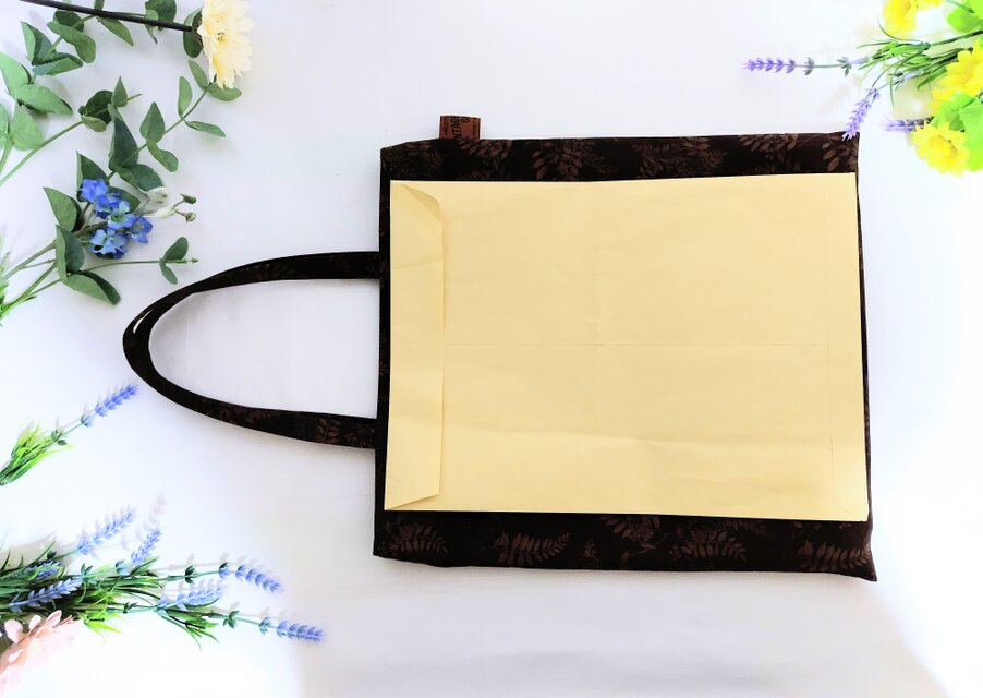 ハンドメイド トートバッグ ダークブラウン リーフモチーフ 再販！ブラウンリーフのペタンコトートバック | iichi 日々の暮らしを
