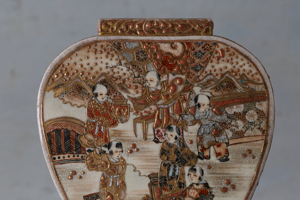Satsuma Ware Karako Flat Vessel Kinrande 薩摩焼 金襴手 唐子図 四足