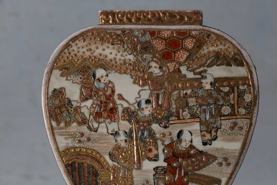 Satsuma Ware Karako Flat Vessel Kinrande 薩摩焼 金襴手 唐子図 四足