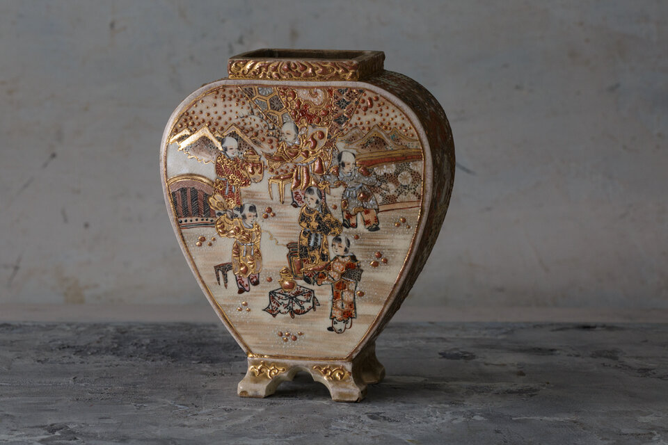 Satsuma Ware Karako Flat Vessel Kinrande 薩摩焼 金襴手 唐子図 四足