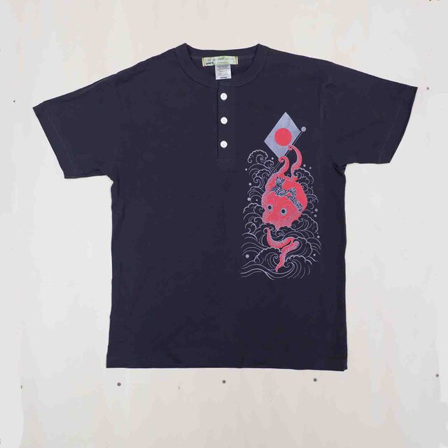 蛸と波」手刷りヘンリーネックTシャツ｜抜染プリント・日の丸