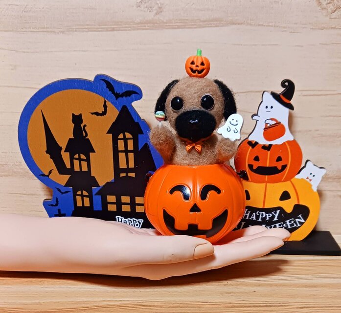 羊毛フェルト ハロウィン パグ かぼちゃのバケツ | iichi 日々の暮らし