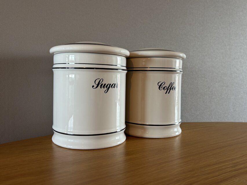 イギリス　アンティークキャニスター　2個セット 英国の古い気品を纏う陶器キャニスター【Coffee & Sugar 2個セット