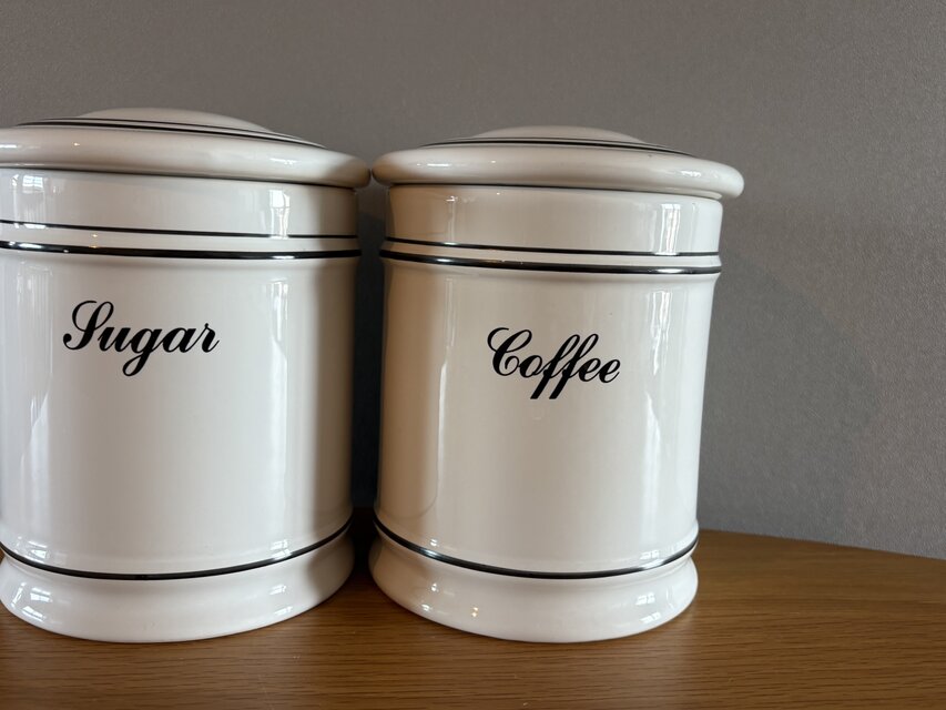 イギリス　アンティークキャニスター　2個セット 英国の古い気品を纏う陶器キャニスター【Coffee & Sugar 2個セット