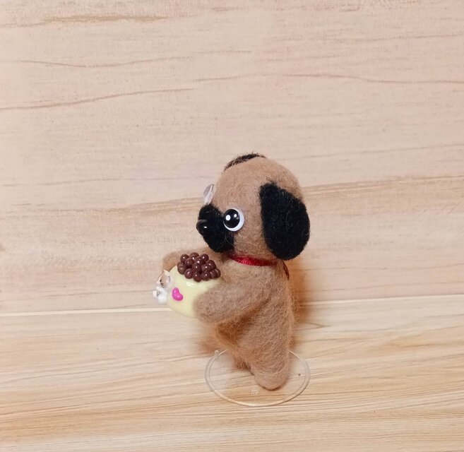 羊毛フェルト パグ ちゃんそれはニャンちゃんの餌だよ えっ！顔