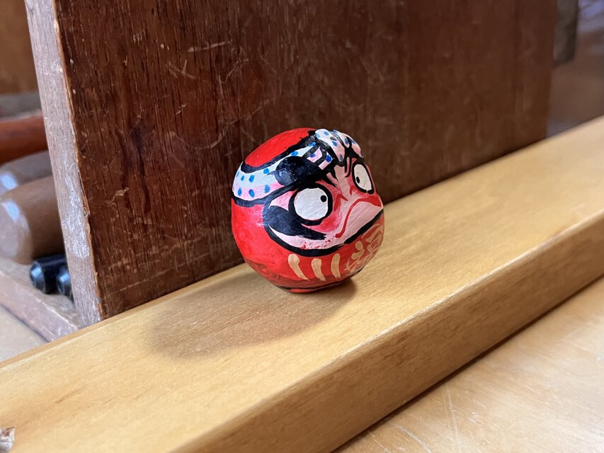 置物「鉢巻だるま」 | iichi 日々の暮らしを心地よくするハンドメイド
