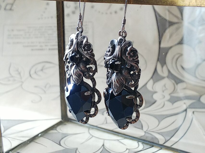アンティーク アールヌーボーBlack／Antique-Silverフローラル