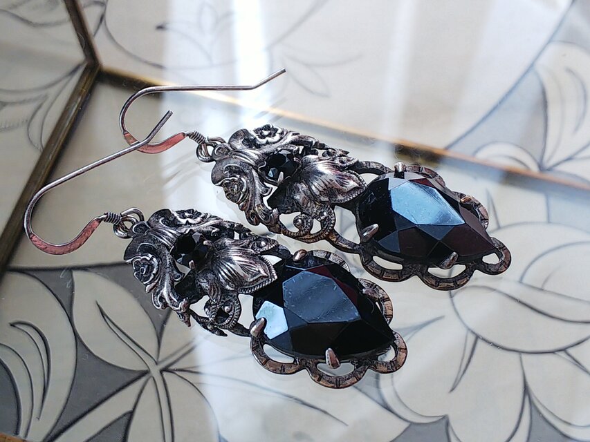アンティーク アールヌーボーBlack／Antique-Silverフローラル