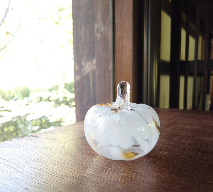 大人な白かぼちゃ | iichi 日々の暮らしを心地よくするハンドメイドや