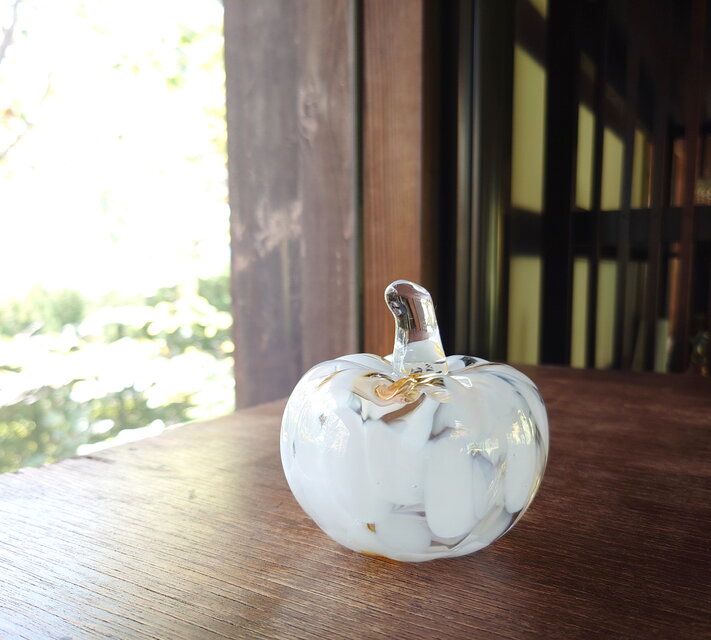 大人な白かぼちゃ | iichi 日々の暮らしを心地よくするハンドメイドや