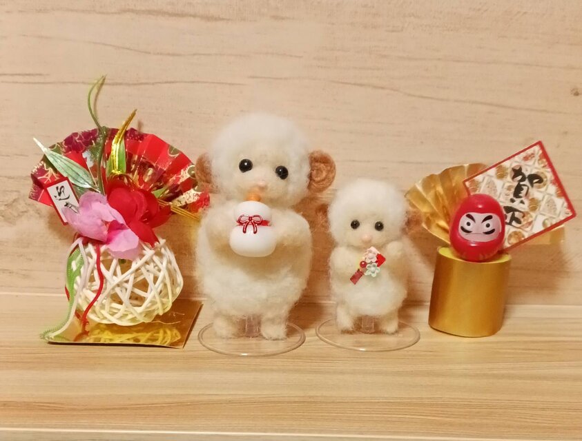 羊毛フェルト お正月 親子ひつじ 鏡餅 重い～！羽子板 付き | iichi