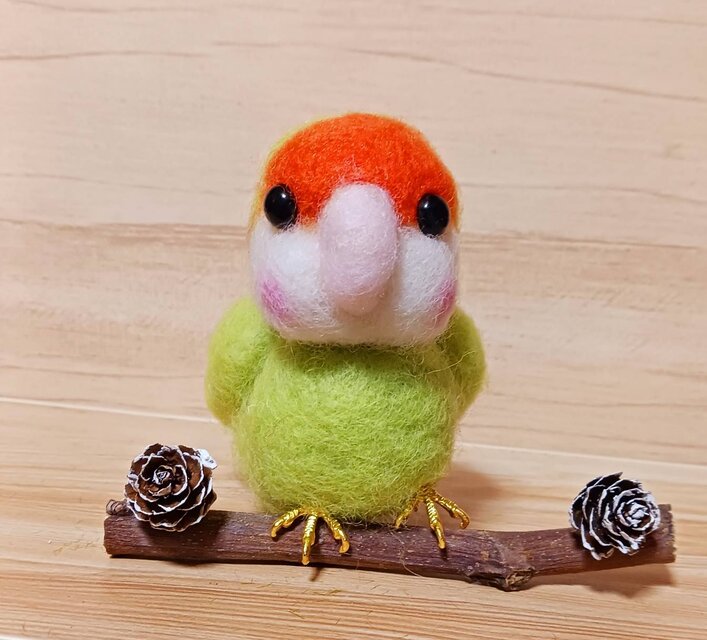 羊毛フェルト 黄金の足のコザクラインコ | iichi 日々の暮らしを