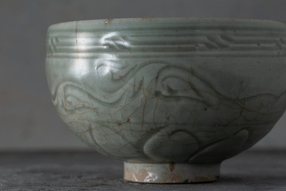 龍泉窯青磁　連弁紋茶碗　天龍寺青磁七官青磁 龍泉窯 青磁茶碗 元時代様式 粉青 波状文 連弁文 中国古陶磁 14世紀頃