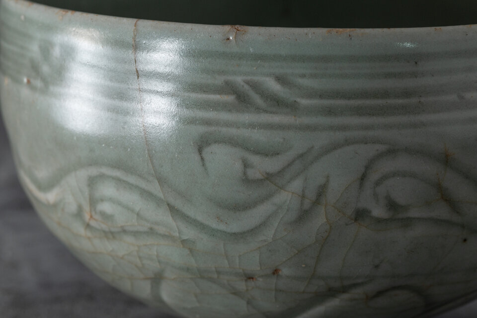 龍泉窯 青磁茶碗 元時代様式 粉青 波状文 連弁文 中国古陶磁 14世紀頃