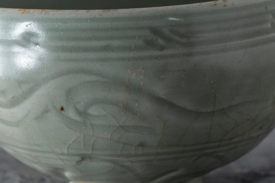 龍泉窯 青磁茶碗 元時代様式 粉青 波状文 連弁文 中国古陶磁 14世紀頃